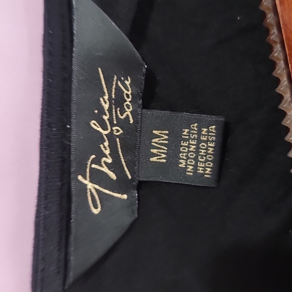 Thalia Sodi Cold Shoulder Valck Loose Fit Top - Picture 4 of 9